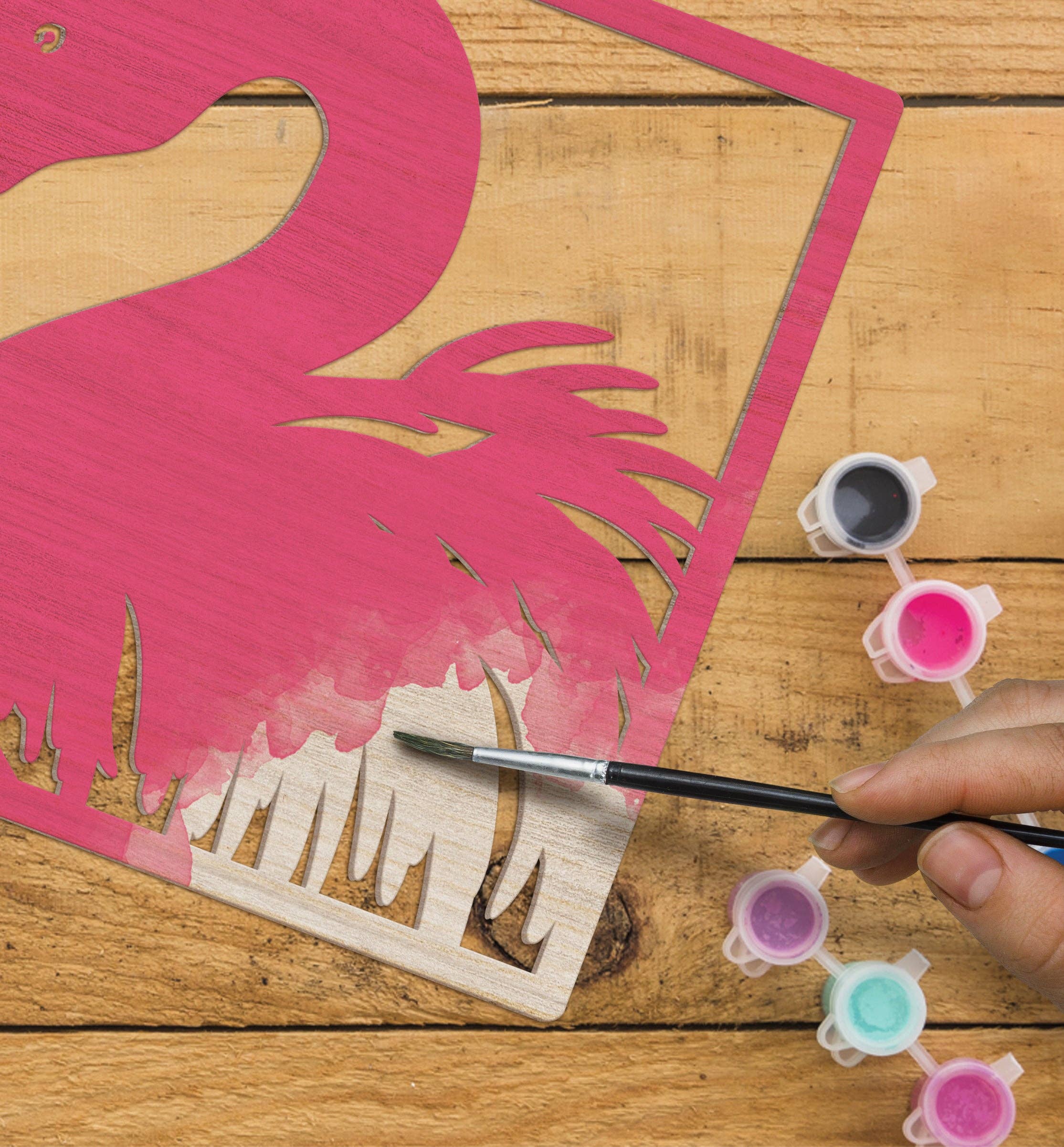 Slāņains koka flamingo mākslas darbs 25 reiz 25 centimetri