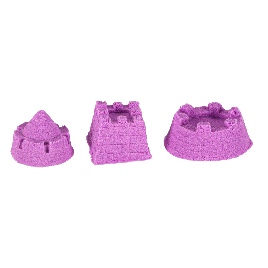 Bērnu rokas veido violetas kinētiskās smiltis